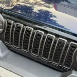 Thar Roxx Rubicon 2025 Looks Grill in Gloss Black with Metallic Gray Slots